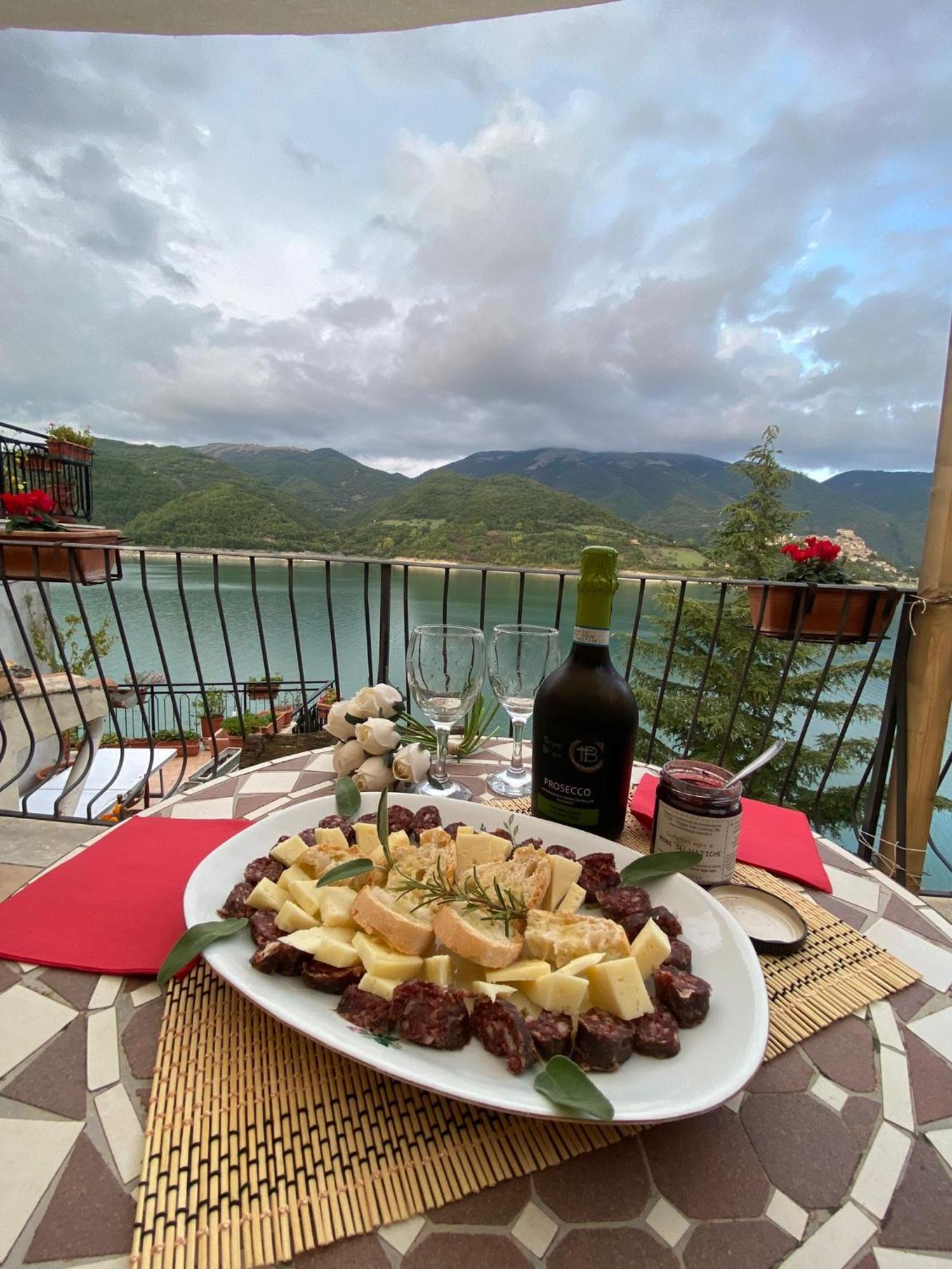 B&B La Casetta Sul Lago Colle di Tora Dış mekan fotoğraf