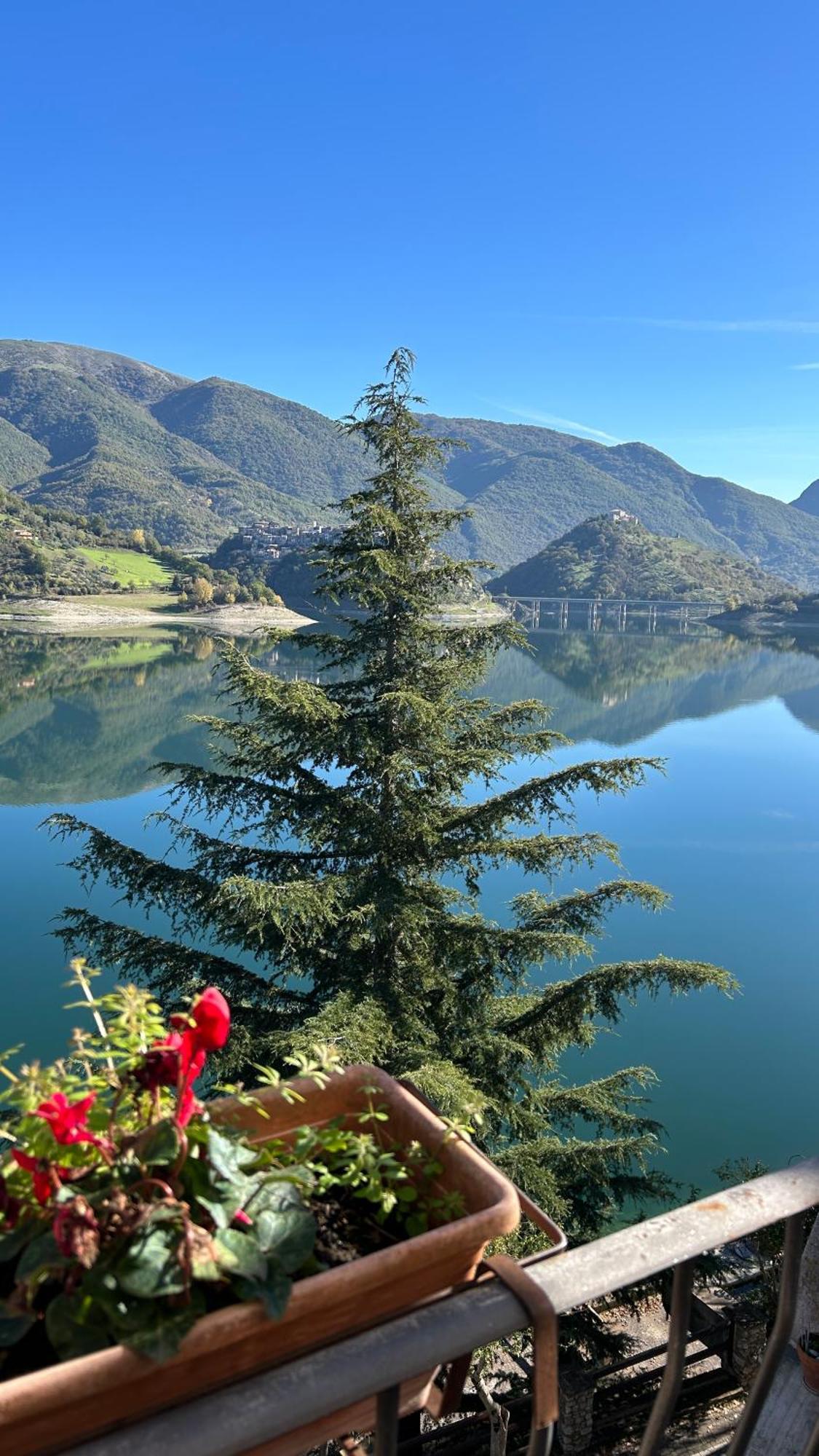 B&B La Casetta Sul Lago Colle di Tora Dış mekan fotoğraf