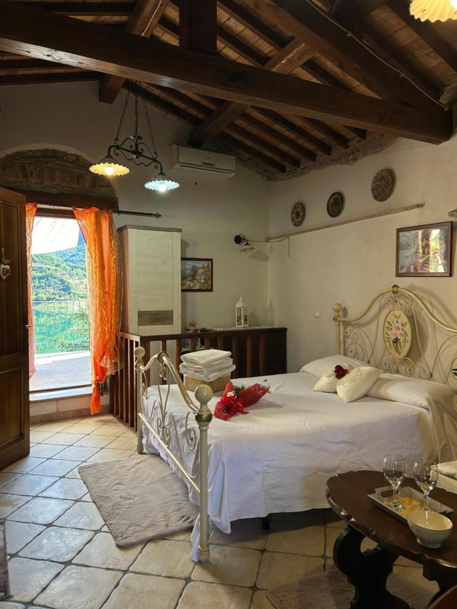 B&B La Casetta Sul Lago Colle di Tora Dış mekan fotoğraf